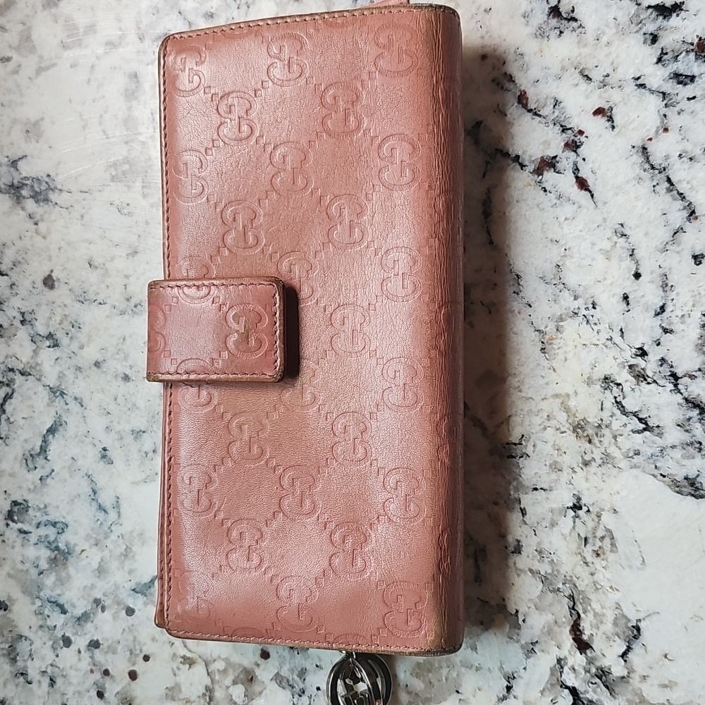 GUCCI Guccissima Leather Continental Wallet - Pink